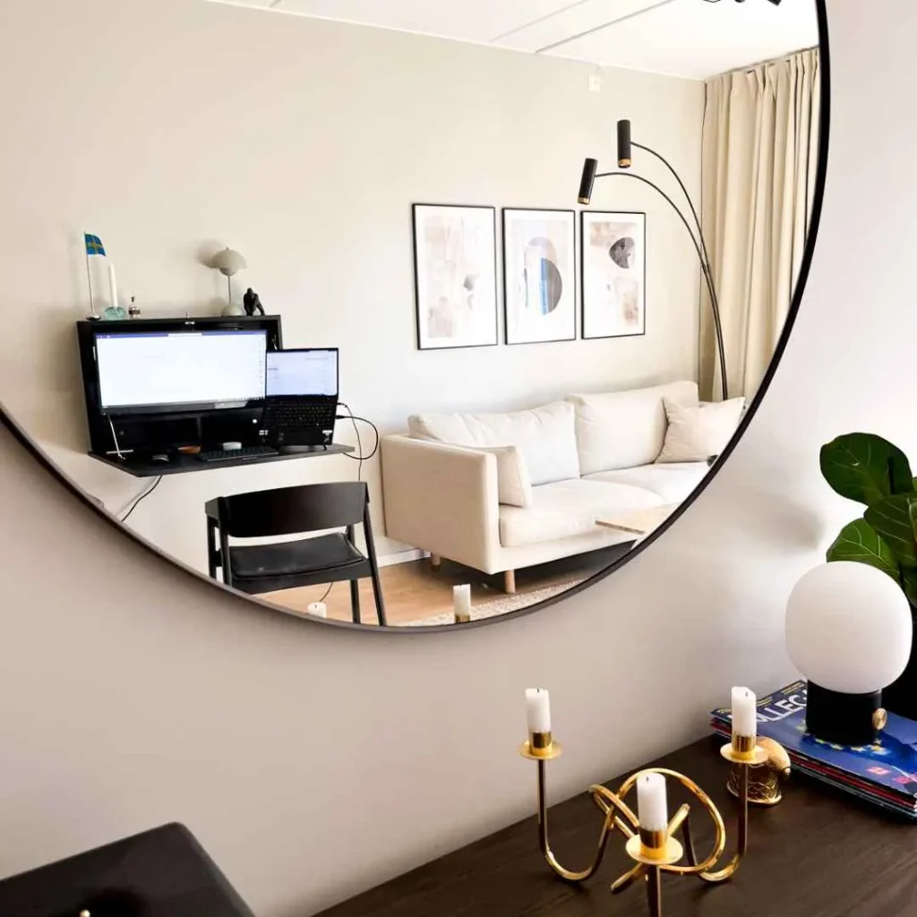 Single Light 29 mirror